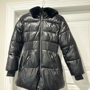 Girl’s Black shiny Puffer Jacket with soft faux fur trimmed hood. New! Size 14.